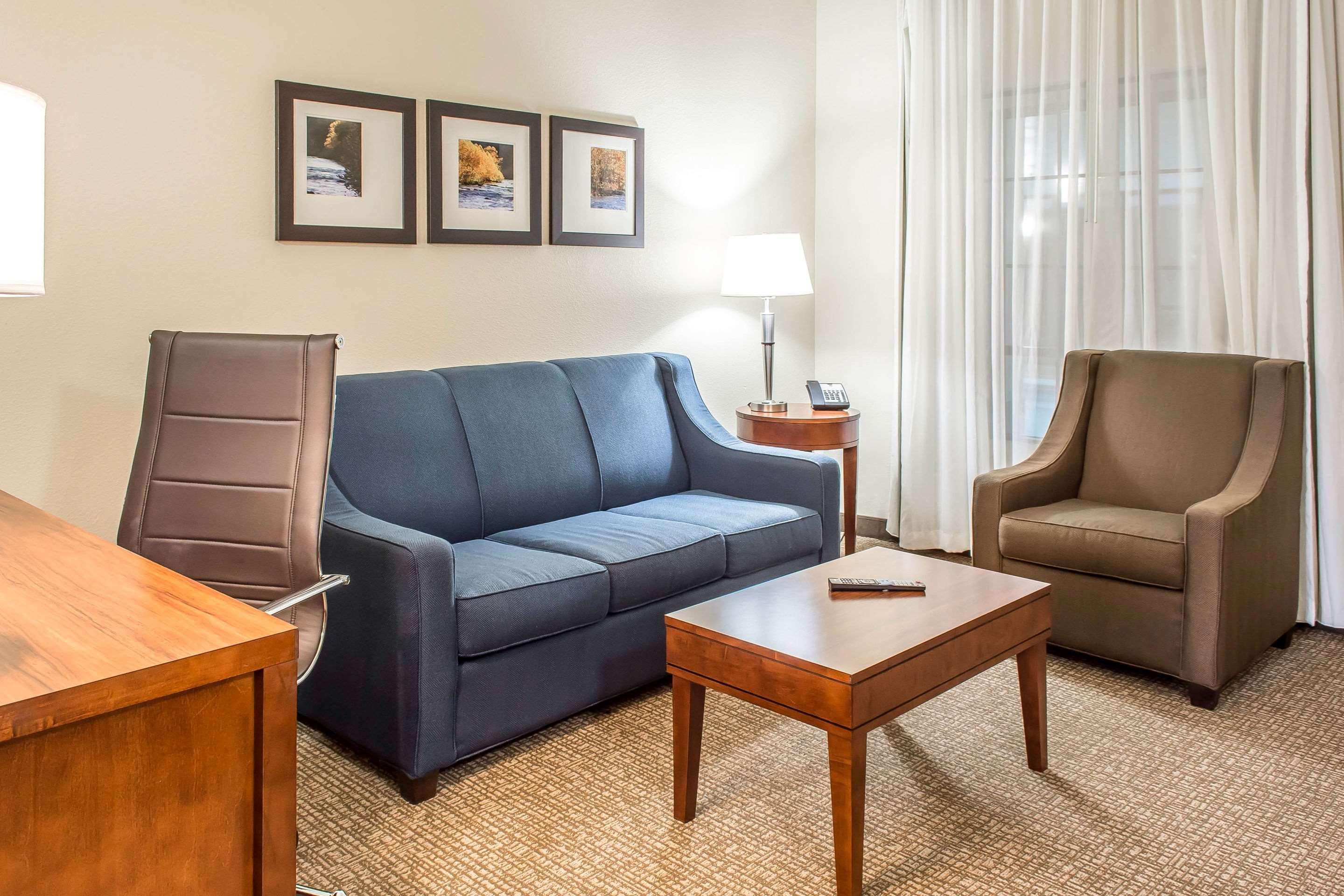 וודברידג' Comfort Suites Near Potomac Mills מראה חיצוני תמונה