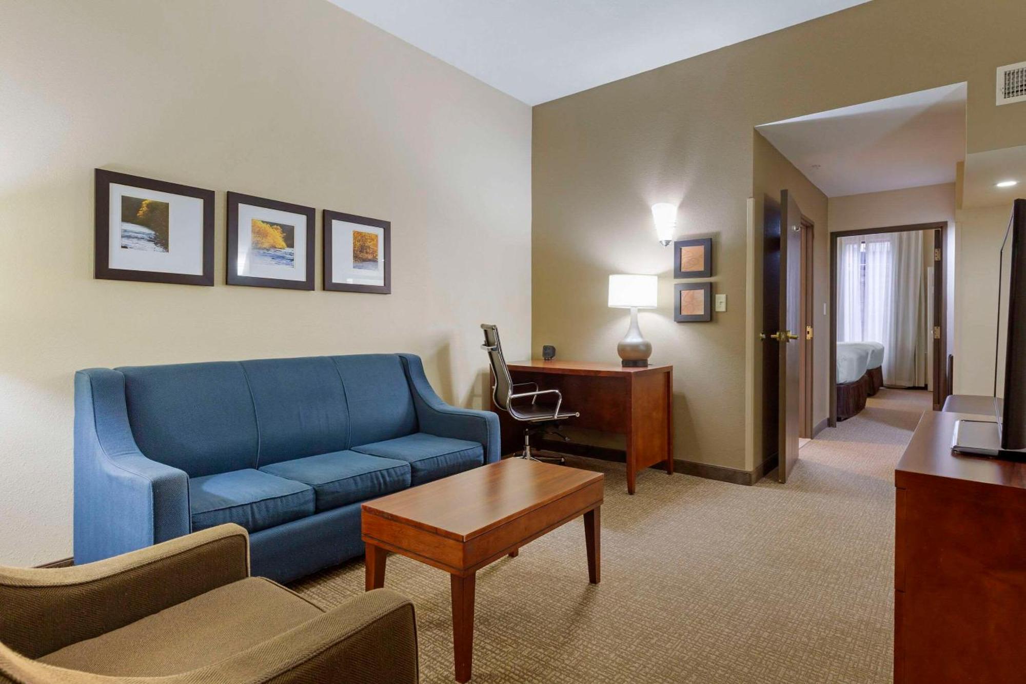 וודברידג' Comfort Suites Near Potomac Mills מראה חיצוני תמונה