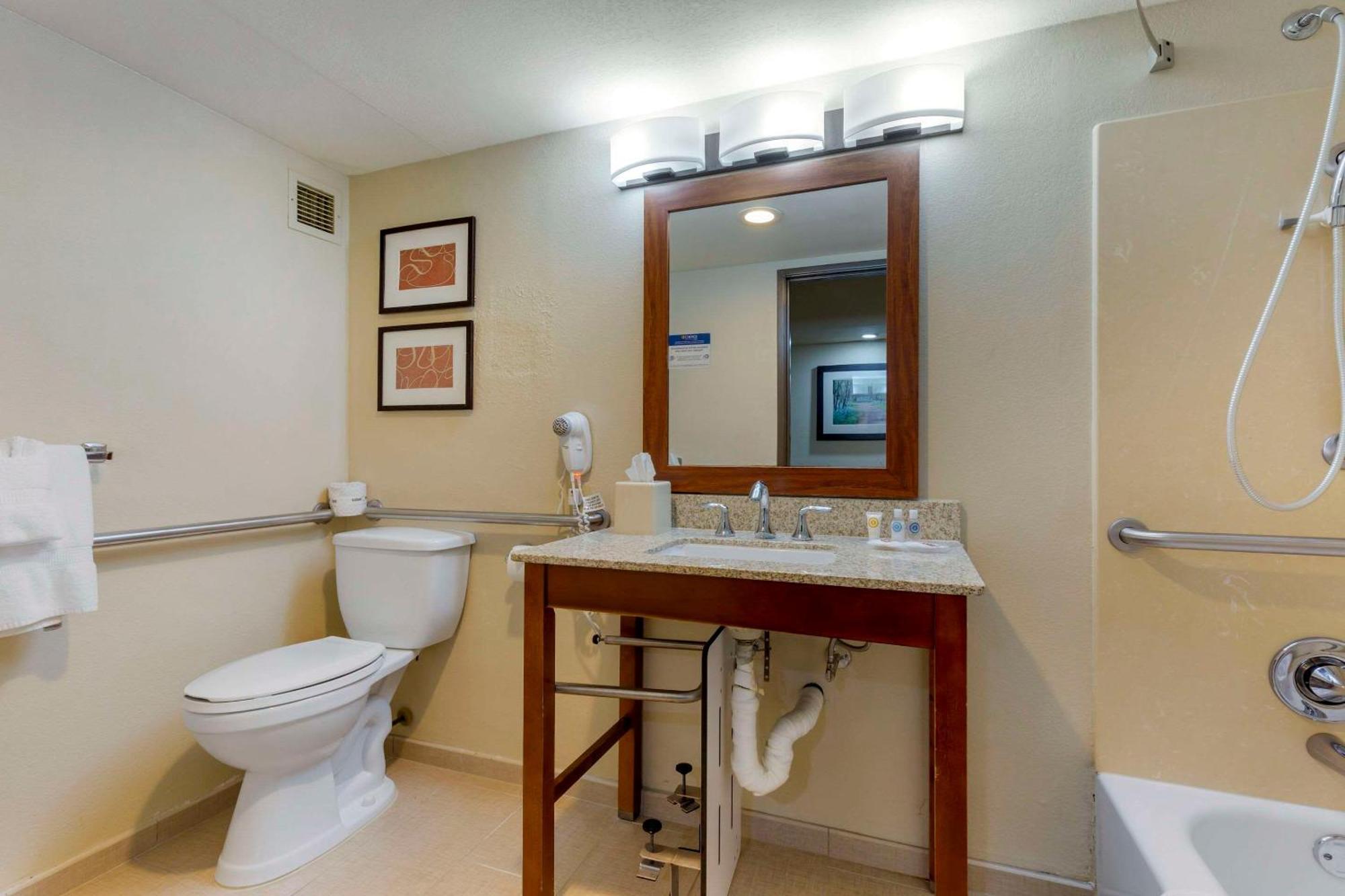 וודברידג' Comfort Suites Near Potomac Mills מראה חיצוני תמונה