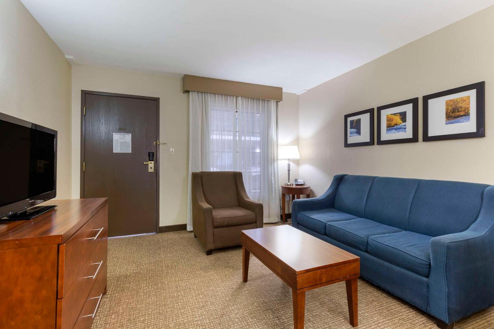 וודברידג' Comfort Suites Near Potomac Mills מראה חיצוני תמונה